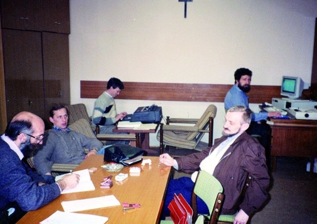 Czołowi działacze suwalskiej Solidarności w 1989 roku. Na zdjęciu m.in. (od prawej) Wojciech Tucholski, Piotr Bajer, Leszek Lewoc oraz Krzysztof Szulc.
