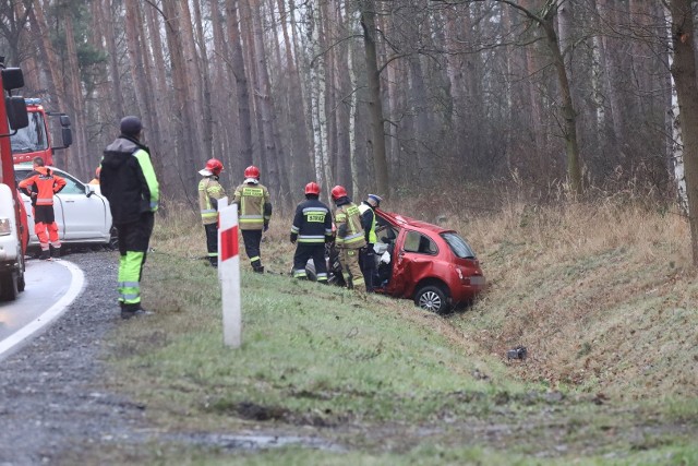 Tragiczny wypadek na drodze Wrocław-Lubin. Zginęła 75-letnia kobieta [ZDJĘCIA]