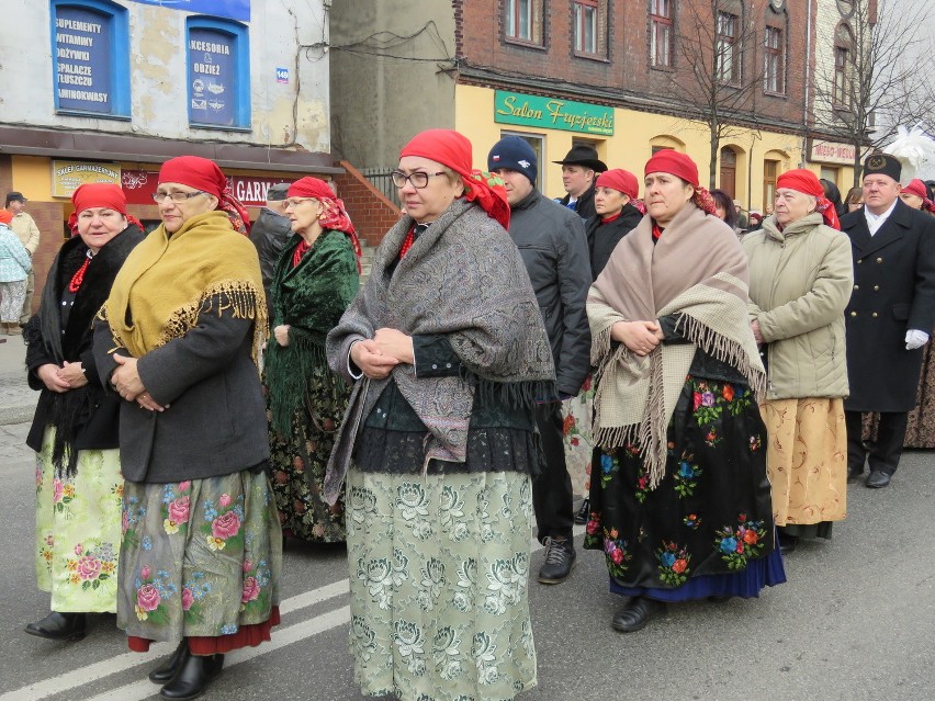 Tysiące wiernych na Misterium Męki Pańskiej na piekarskiej kalwarii [ZDJĘCIA, WIDEO]