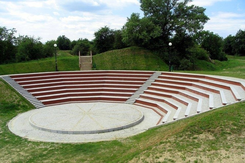 Amfiteatr, ścieżki, plac zabaw nad Wisłą w Tarnobrzegu. Ruszają prace