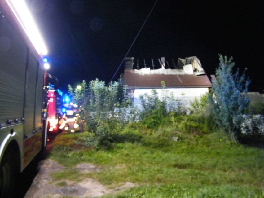 Pożar w Kakoninie w powiecie kieleckim. Nie żyje mężczyzna, ranna kobieta i strażak