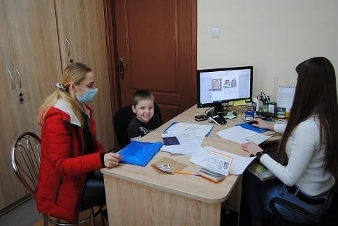 Uchodźcy z Ukrainy w Urzędzie Gminy Włoszczowa.