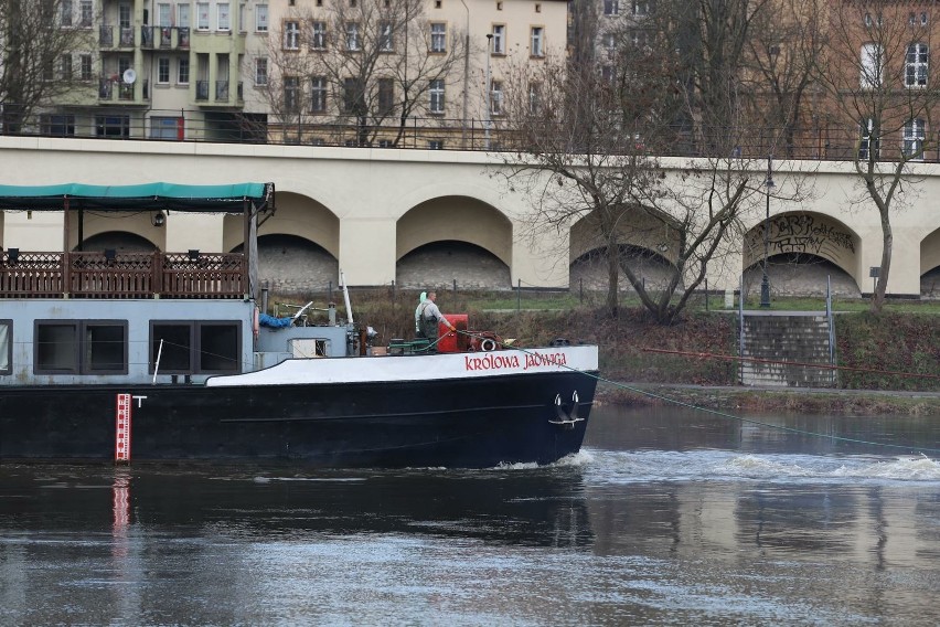Barka "Królowa Jadwiga" zniknęła z bulwaru w Gorzowie.