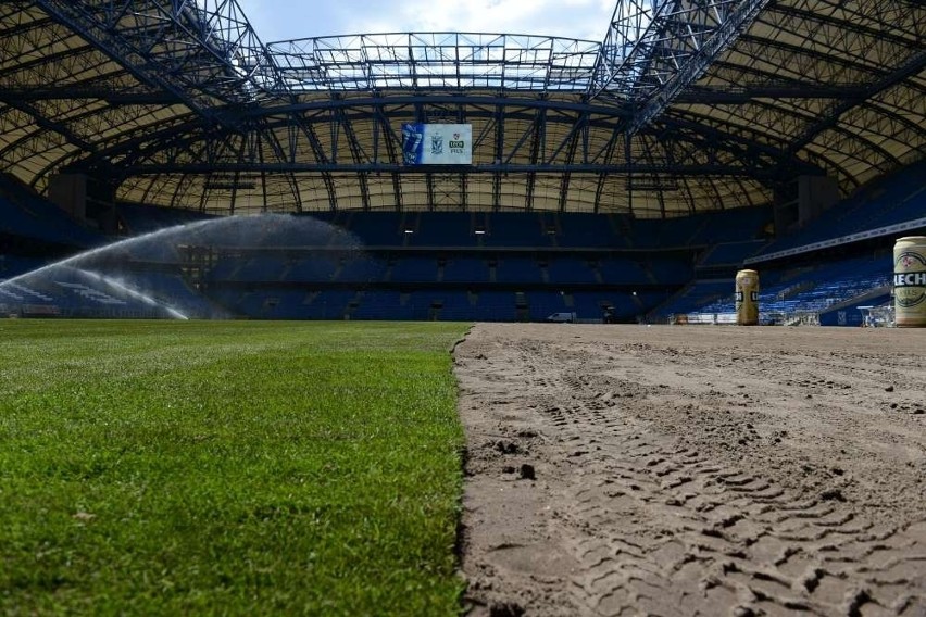 Trwa wymiana murawy na Inea Stadionie. Test już za tydzień