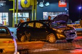 Trzy osoby w szpitalu po wypadku na alei Warszawskiej w Tarnobrzegu. Zderzyły się dwa samochody osobowe [ZDJĘCIA]