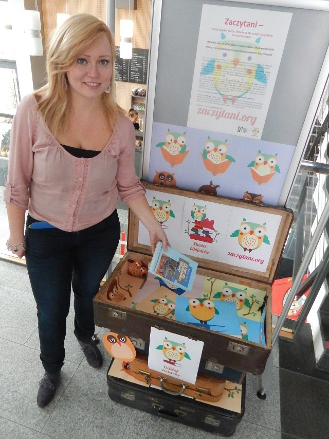 - Książki dla dzieci i młodzieży można przynosić do walizki-domku sowy, który stoi na parterze MBP - mówi Martyna Czekała.
