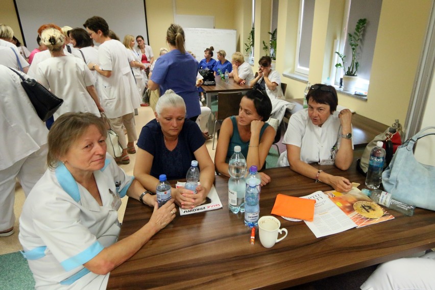Strajk pielęgniarek w Lublinie. Pierwsza noc za pielęgniarkami. Bez przełomu po spotkaniu z wiceminister zdrowia