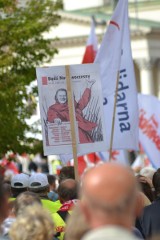 Kto szedł w demonstracji w stolicy, czyli wiele twarzy marszu "Obudź się, Polsko"