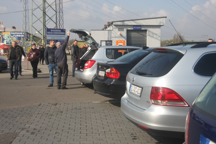 Polscy kierowcy najchętniej kupują Volkswageny i Ople. Z...