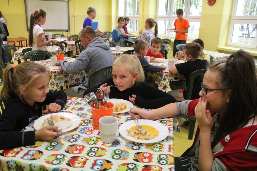 Uczniowie nie dojadają przez zbyt krótkie przerwy obiadowe w szkole