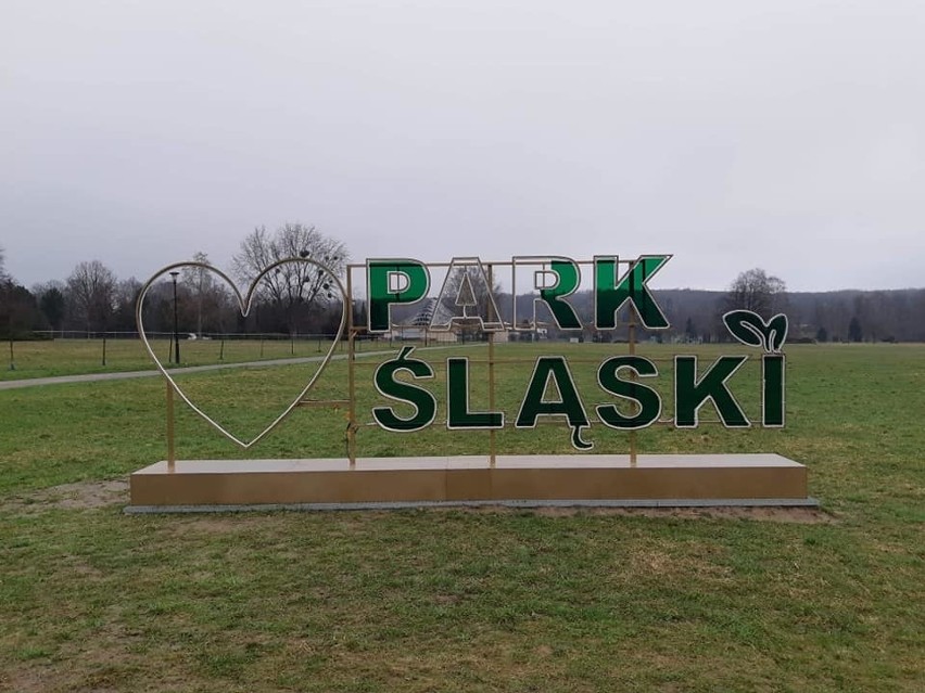 Ktoś zniszczył świetlny napis w Parku Śląskim