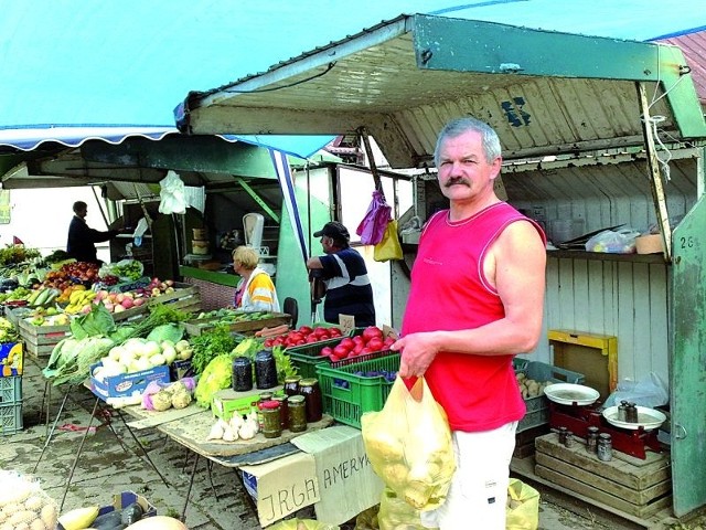 &#8211; Wolę tu kupować, bo wiem, że warzywa z bazaru nie są niczym pryskane &#8211; mówi łomżanin Krzysztof Celiński