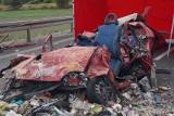 Śmiertelny wypadek w Bytomiu: Ciężarówka zmiażdżyła samochód osobowy. Zginęła 28-letnia kobieta