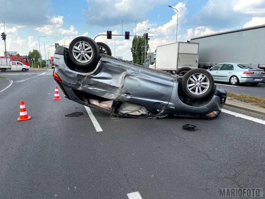 Wypadek na skrzyżowaniu ul. Oleskiej z obwodnicą w Opolu.