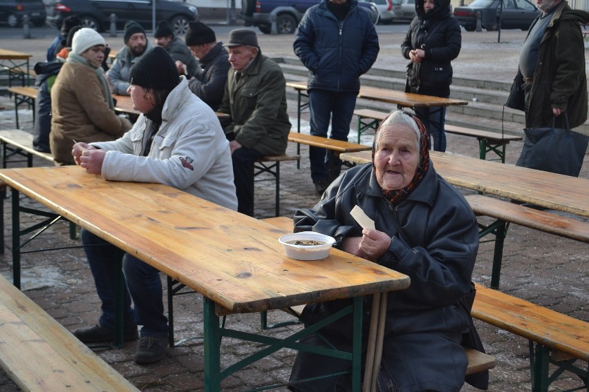 Częstochowa: Wigilia dla ubogich na Starym Rynku [ZDJĘCIA]