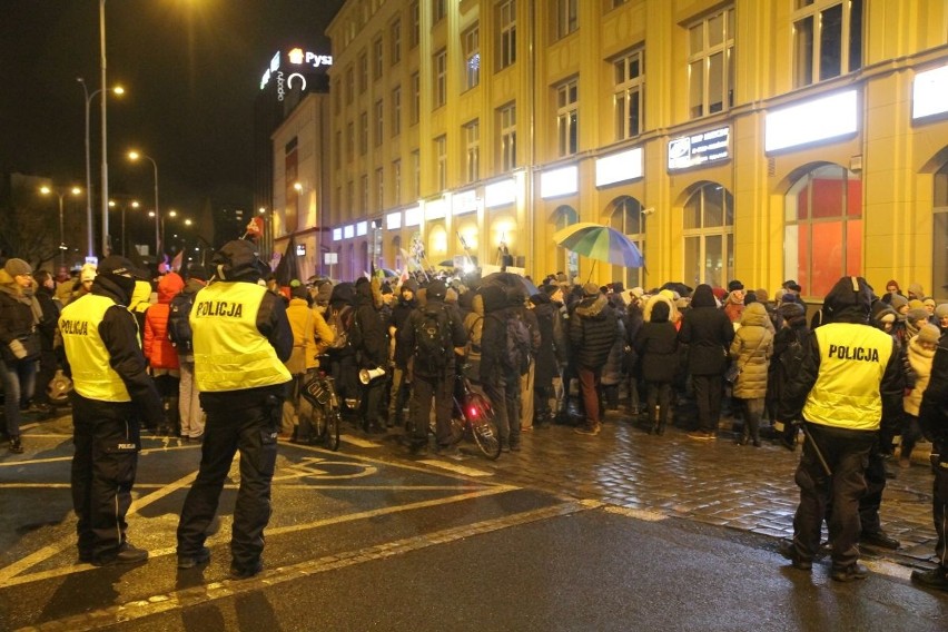 Czarna Środa we Wrocławiu. Protest w Rynku i pod biurami poselskimi 