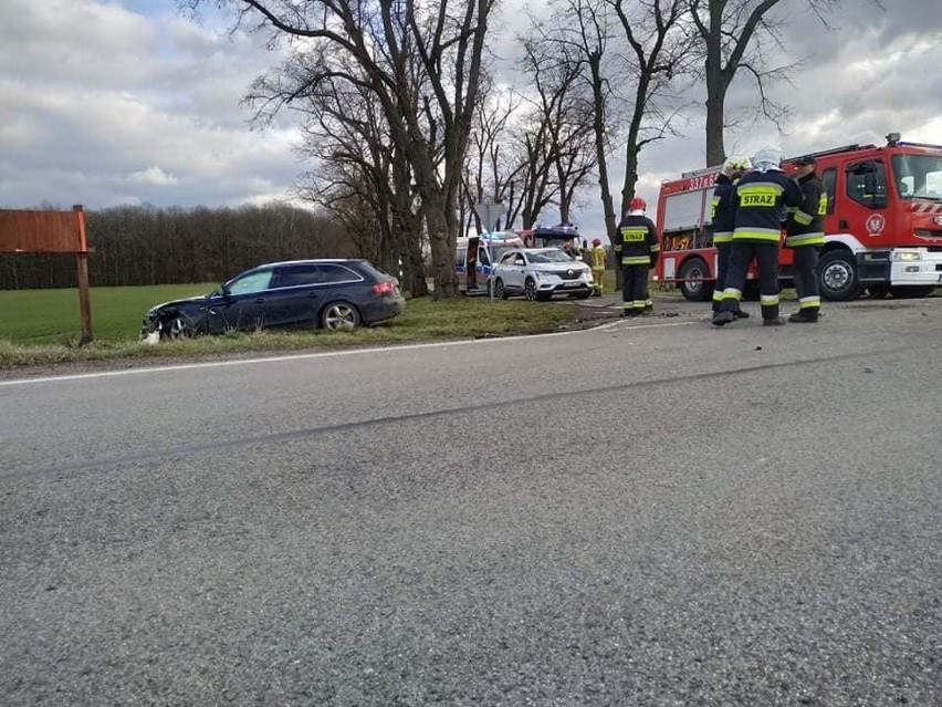 Wypadek pod Wrocławiem. Czołowe zderzenie, sprawca po alkoholu (ZDJĘCIA)