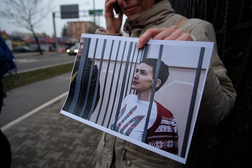 Kilkanaście osób demonstrowało w obronie Nadii Sawczenko