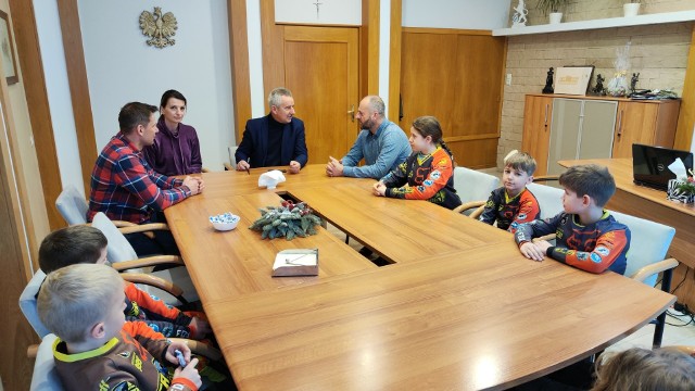 Wyjątkowi goście odwiedzili we wtorek (9.01.2024) Tadeusza Kowalskiego