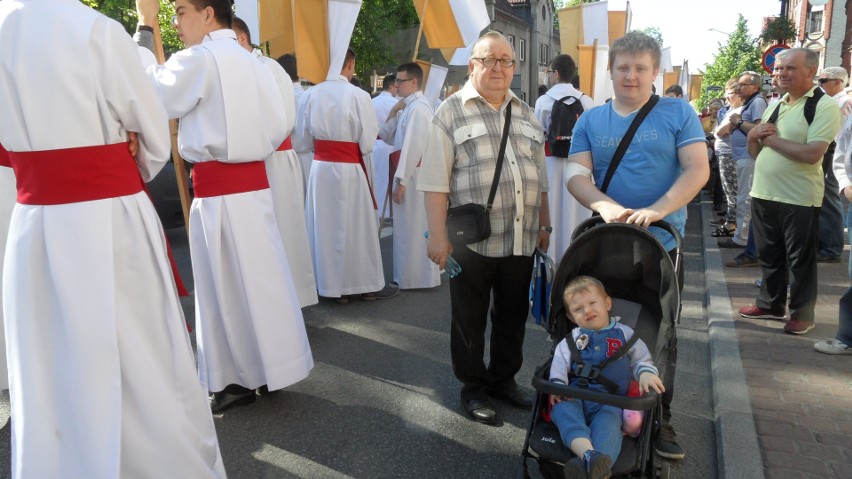 Pielgrzymka mężczyzn i młodzieńców do Piekar Śląskich.