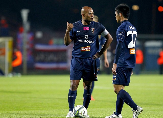 Takafumi Akahoshi (z prawej) był autorem dwóch bramek dla Portowców.