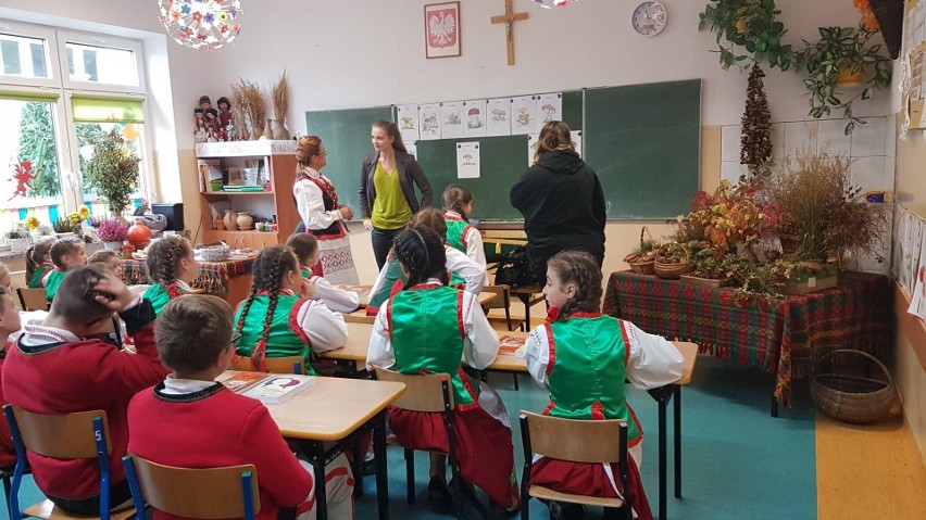 Telewizja Polsat pokaże jak dzieci z Kadzidła uczą się...