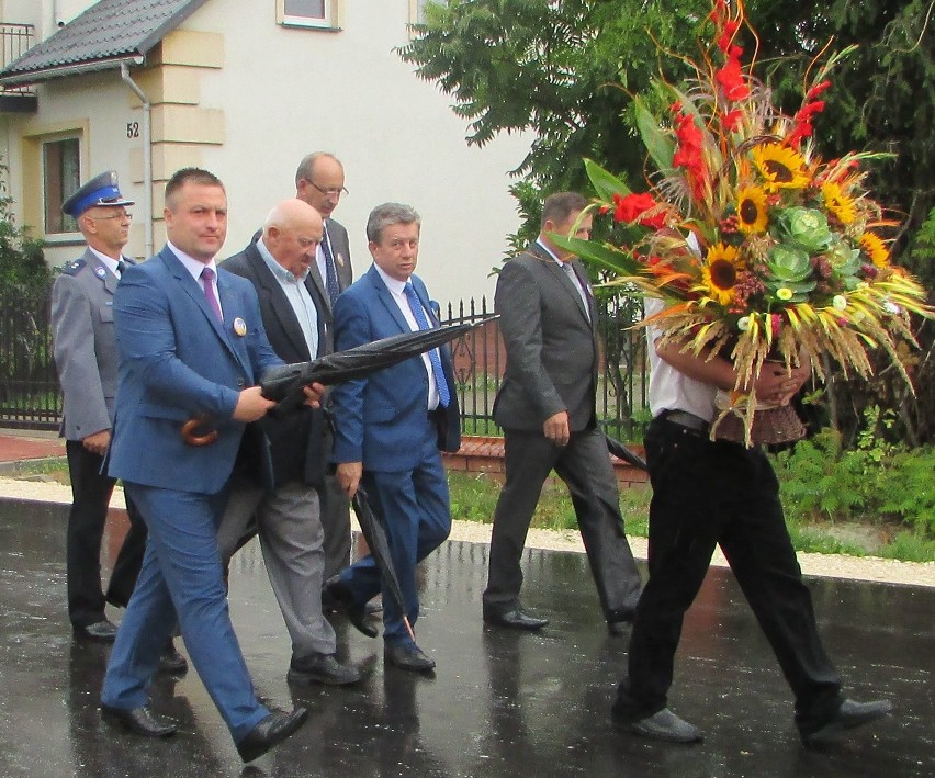   Dożynki gminy Radków pod parasolami