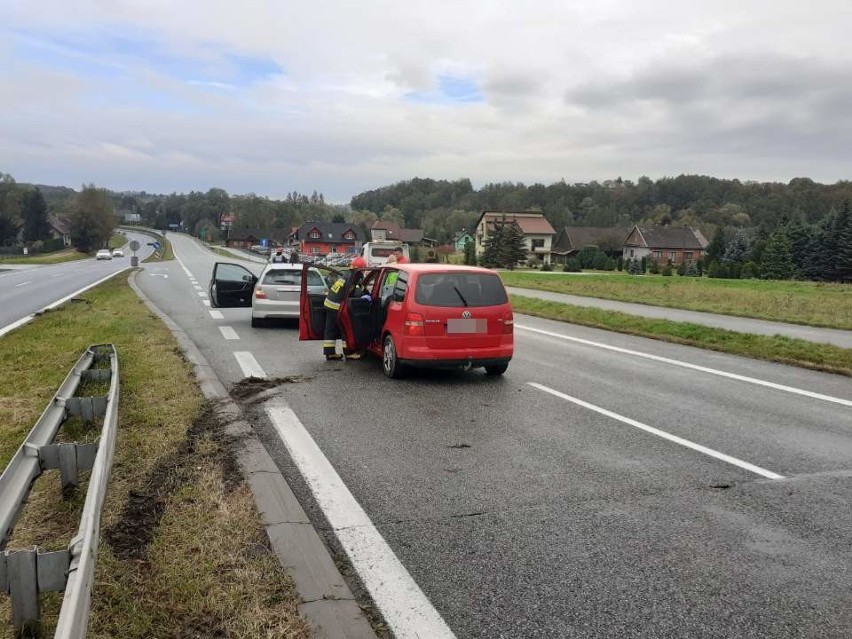 Jawornik. Wypadek na zakopiance. Dwie osoby zostały ranne [ZDJĘCIA]