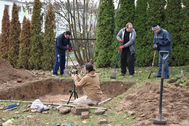Prowadzone w Szubinie wykopaliska nadzorował archeolog Robert Grochowski.