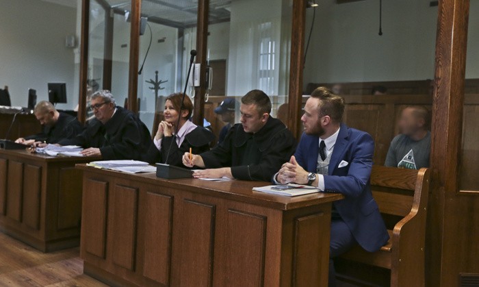Oskarżonych broniło pięciu adwokatów.