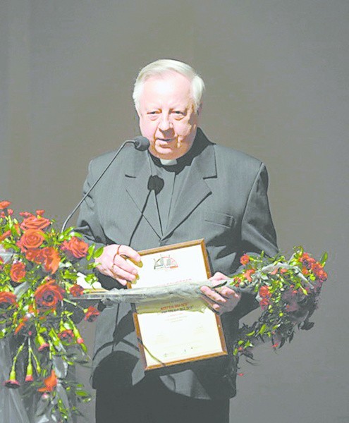 W kategorii ludzie Most Dialogu 2010 otrzymał ks. Henryk Schroeder, proboszcz parafii ewangelicko-augsburskiej.