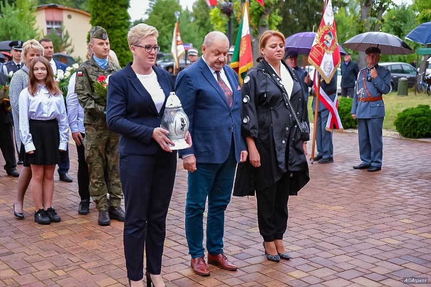 Gmina Garbatka Letnisko. Władze gminy i mieszkańcy upamiętnili 80. rocznicę pacyfikacji Garbatki. Zobacz zdjęcia