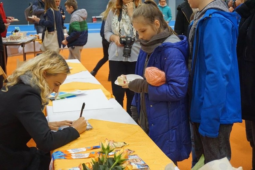 Justyna Święty, biegaczka, mistrzyni Europy, rozdawała...