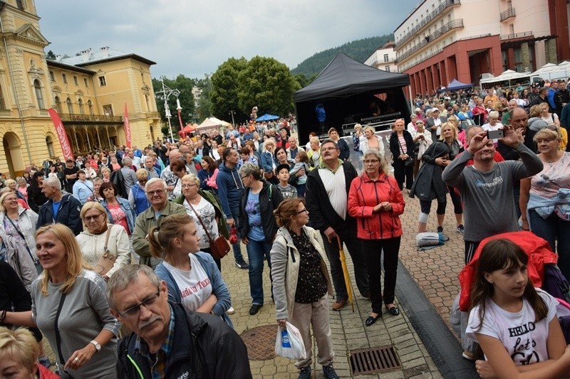 Krynica-Zdrój. Muzyczne powitanie lata otworzył na deptaku Ivan Komarenko [ZOBACZ ZDJĘCIA]