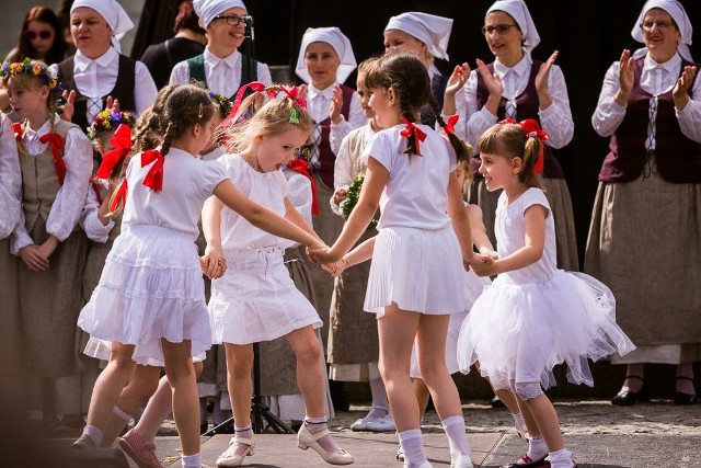 Twórcy ludowi z regionu mogli pochwalić się dzisiaj swoimi dziełami na jarmarku w Bydgoszczy.