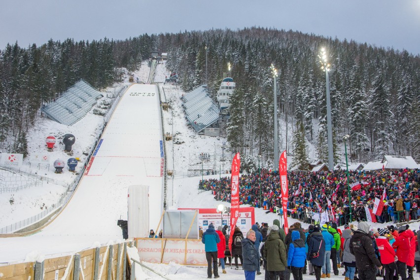 Zakopane. Tysiące kibiców oglądało skoki na Wielkiej Krokwi [ZDJĘCIA]