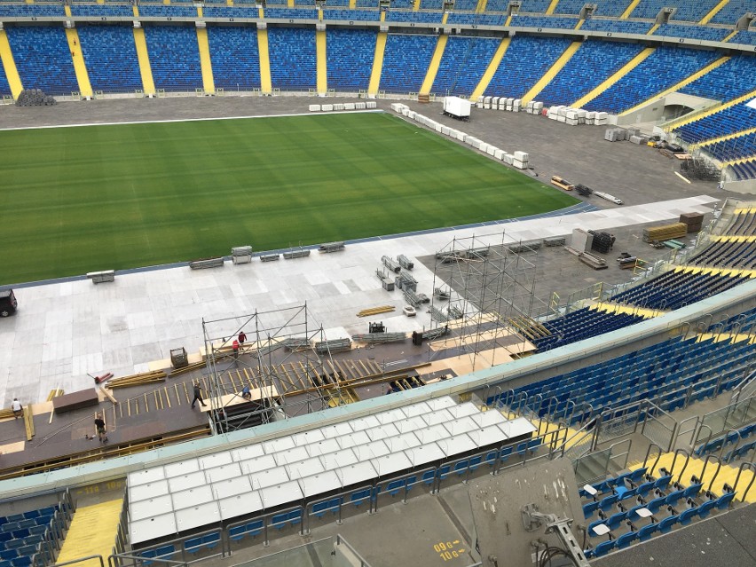 Budowa wielkiej sceny na Stadionie Śląskim. Wielki koncert...