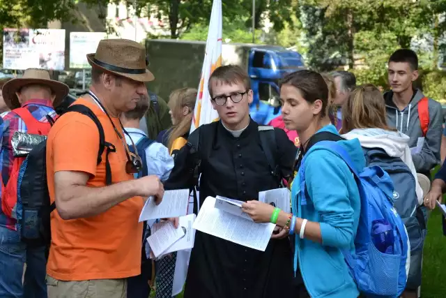 Około 90 kilometrów do przejścia mają wierni, którzy w czwartek rano wyruszyli z Pieszą Gliwicką Pielgrzymką na Jasną Górę.