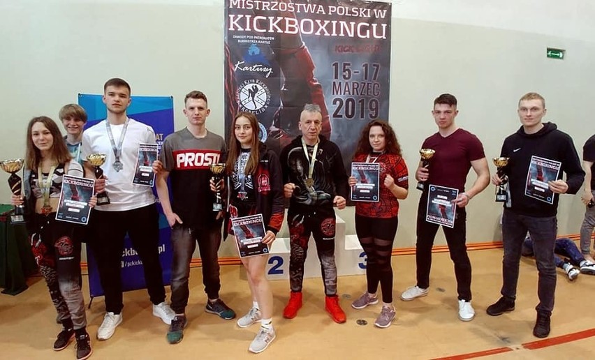 Alicja Siebyła mistrzynią Polski w kickboxingu. Sześć medali Dragona Starachowice