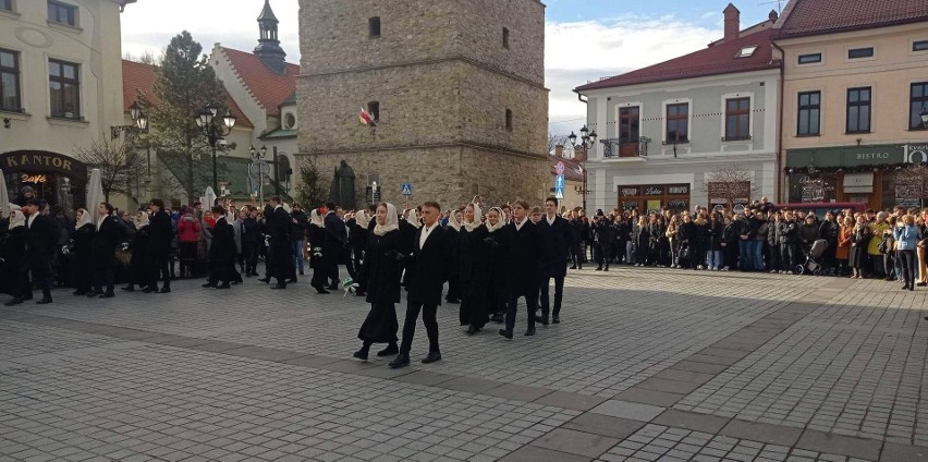 Uczniowie klas maturalnych I LO. im Mikołaja Kopernika w...