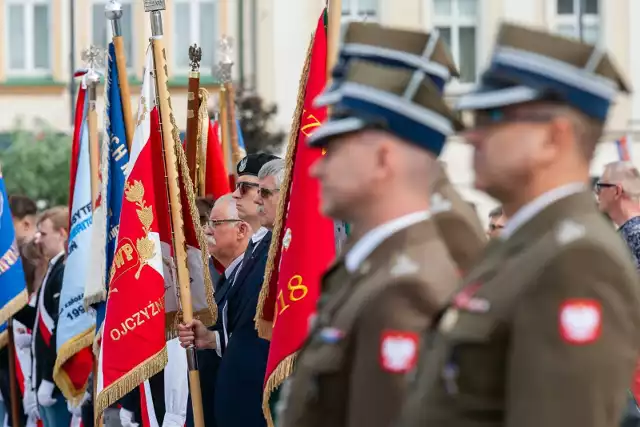 Uroczystości związane z 79. rocznicą zakończenia II wojny światowej odbyły się w sercu Bydgoszczy, na Starym Rynku.