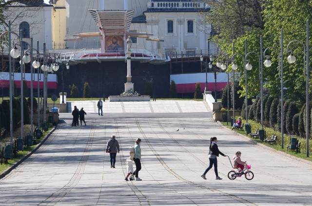 Parki podjasnogórskie, 20 kwietnia 2020 roku. Zobacz kolejne zdjęcia. Przesuwaj zdjęcia w prawo - naciśnij strzałkę lub przycisk NASTĘPNE