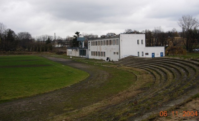 Korona Kielce mecze w ekstraklasie rozgrywa na Stadionie Miejskim, który obecnie nosi nazwę Suzuki Arena (wcześniej była to między innymi Kolporter Arena). Został on wybudowany na miejscu starego stadionu przy ulicy Ściegiennego 8 w Kielcach, na którym mecze rozgrywał zespół Błękitnych Kielce.Budowa nowego stadionu ruszyła zimą 2004 roku, a uroczyste otwarcie obiektu odbyło się 1 kwietnia 2006 roku. Suzuki Arena ma pojemność 15 500 miejsc. Zapraszamy do obejrzenia zdjęć z poszczególnych etapów budowy tego obiektu. Szczegóły na kolejnych slajdach. (dor)