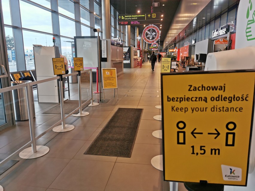 Puste lotnisko w Katowicach przed Bożym Narodzeniem 2020