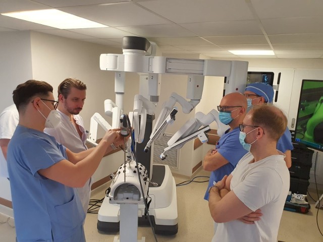 Słupscy chirurdzy testowali robota operacyjnego Da Vinci w lutym. To już kolejny robot, który pojawił się na testach w słupskim szpitalu.