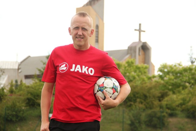 Prezes Klubu Piłkarskiego Progres już odbija piłkę na nowym boisku na pl. Jana Pawła II w Gorzowie Wlkp. Teraz klub szuka sponsora i chce sprzedać nazwę boiska