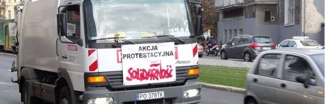 W Poznaniu protestują pracownicy firm zajmujących się wywozem śmieci