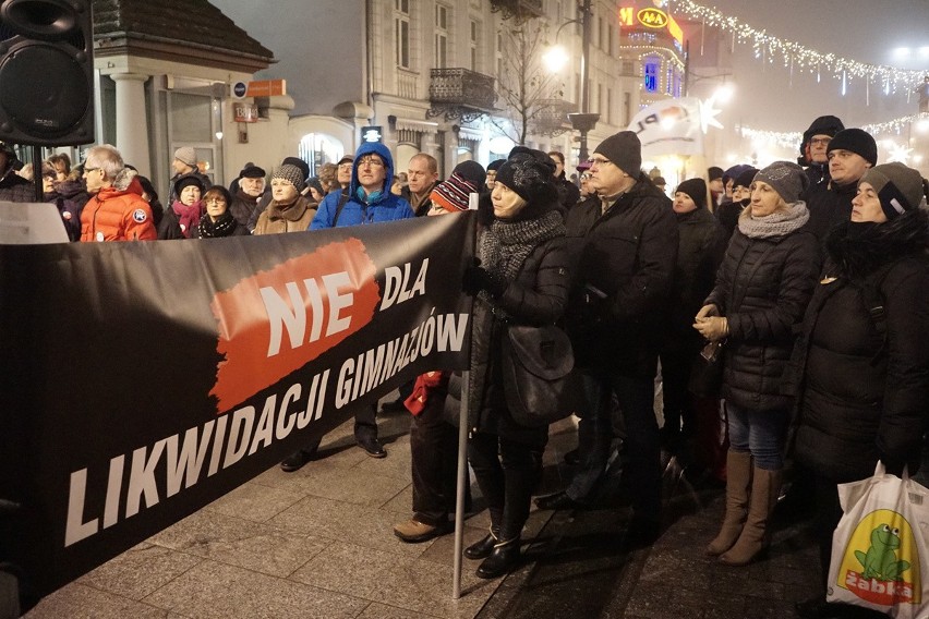 Reforma edukacji. Strajk w Łodzi przeciwko likwidacji gimnazjów