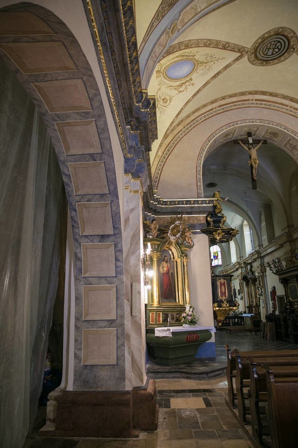 Wnętrze kościoła św. Mikołaja odzyskuje dawną dekorację...