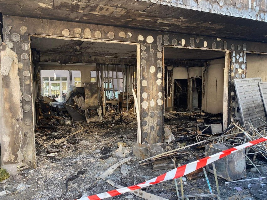 Duży pożar restauracji we Wrocławiu. Ewakuowano 40 osób, kobieta ciężko ranna [ZDJĘCIA]
